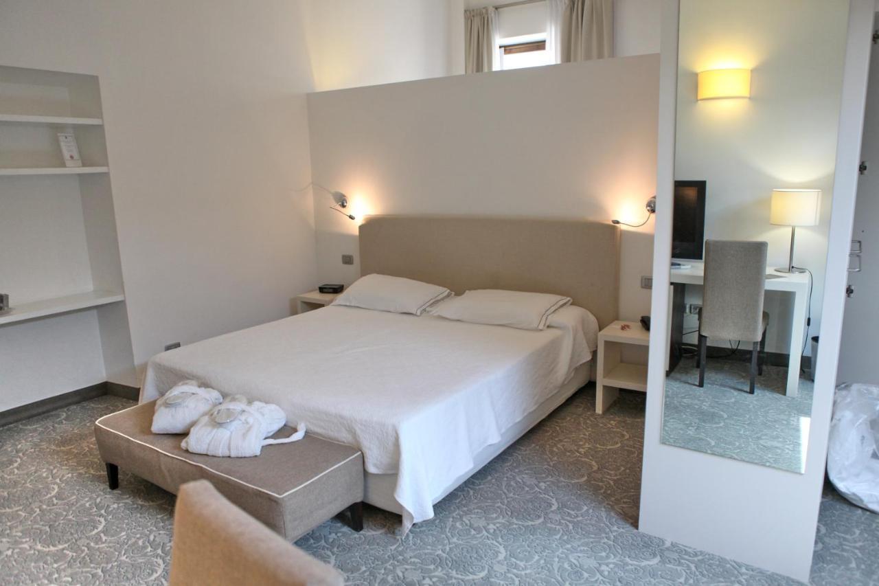 טרנטו Albergo Accademia מראה חיצוני תמונה